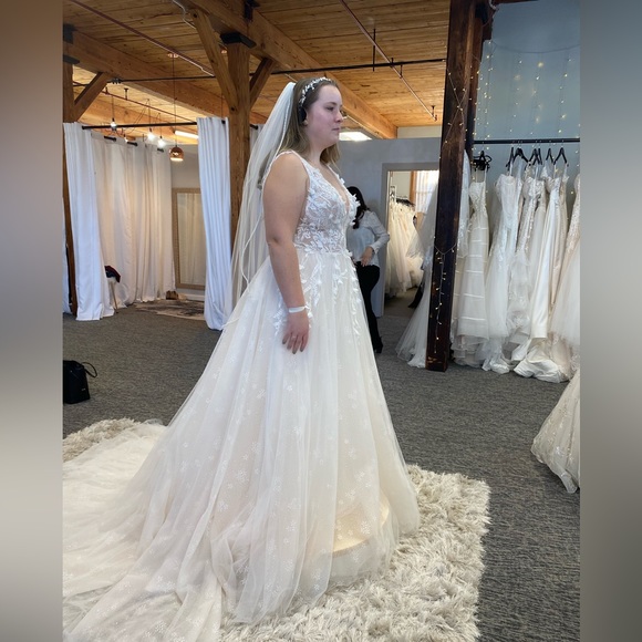 EnVogue Bridal Hairpiece - Picture 5 of 5